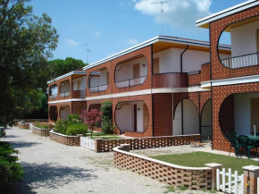 Beautiful villa with garden and pool for 8 people